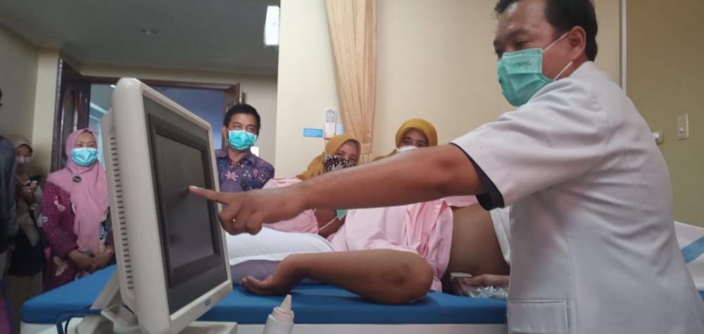 RS QIM Batang Siap Pecahkan Batu Ginjal Tanpa Operasi