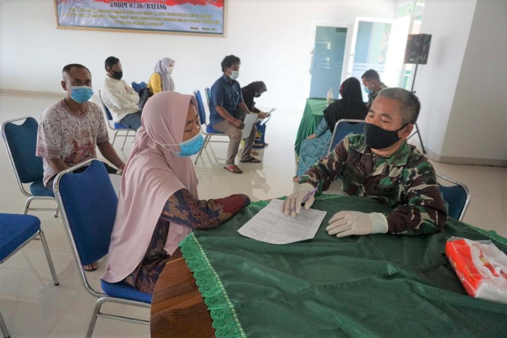 Kodim Batang Gelar Vaksinasi Bagi Warga Penerima BTPKLW