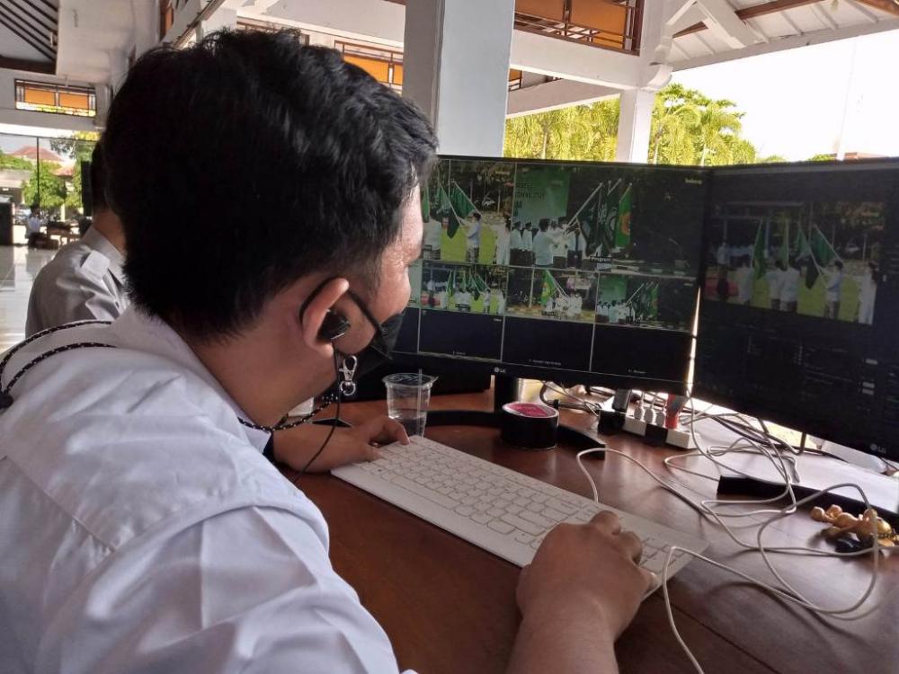 MEMANTAU LIVE UPACARA HARI SANTRI