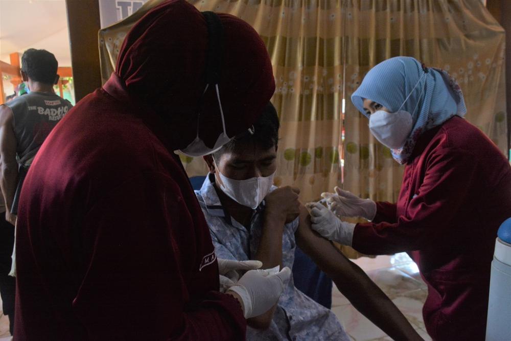 VAKSINASI di DESA KEMIRI BARAT KABUPATEN BATANG