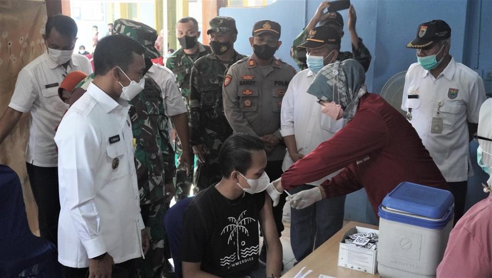 TINJAU PERCEPATAN VAKSINASI di DESA KEMIRI BARAT 