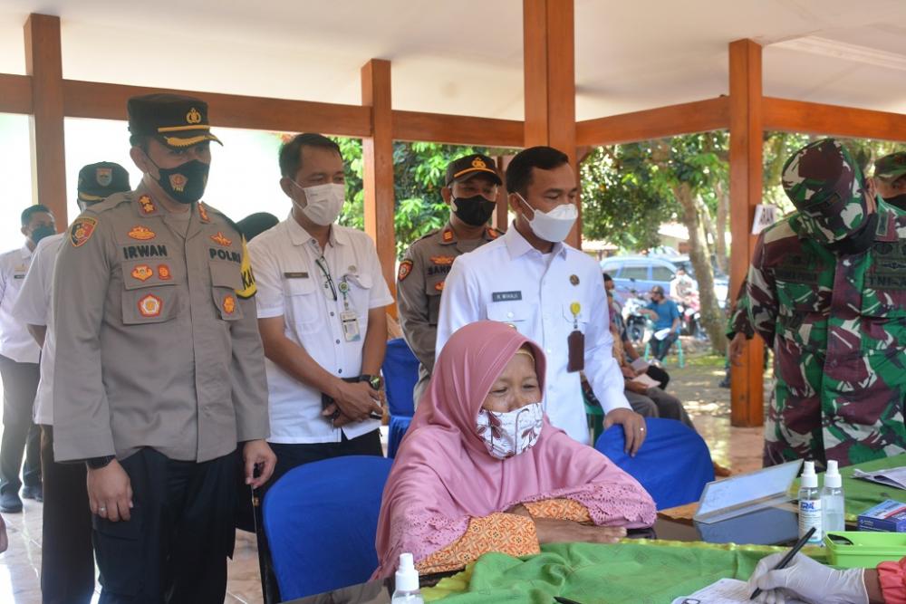 Bupati Batang Tinjau Langsung Percepatan Vaksinasi di Tujuh Kecamatan