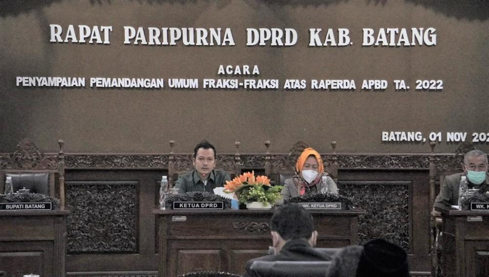 Penyampaian Pandangan Fraksi-Fraksi DPRD Batang Tentang Nota Keuangan Raperda APBD 2022