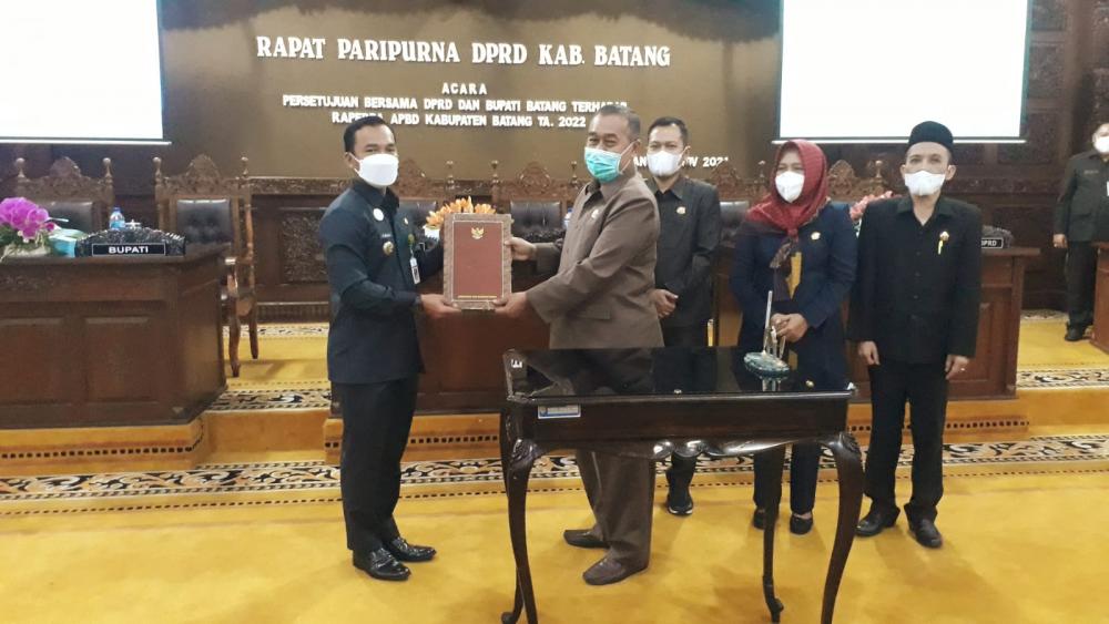 Raperda APBD sebesar Rp 1.8 Triliun Disetujui DPRD Batang