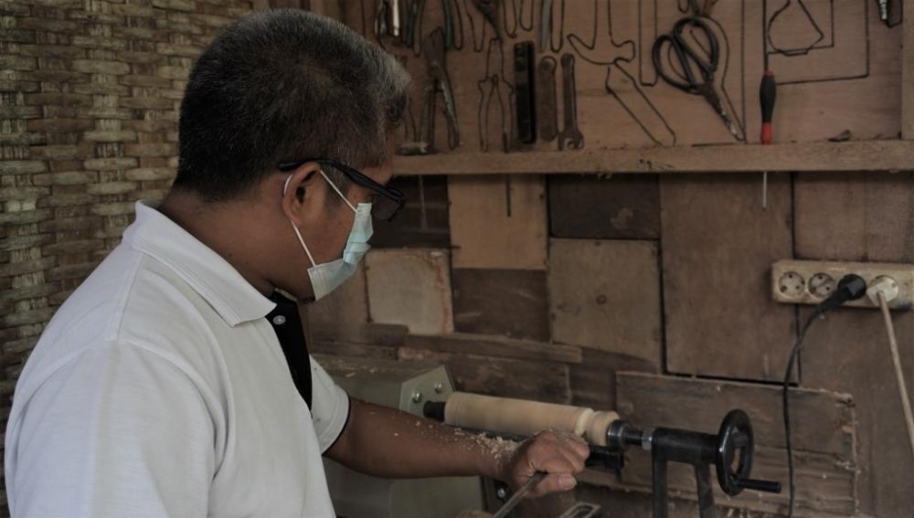 PELATIHAN PENGOLAHAN LIMBAH KAYU