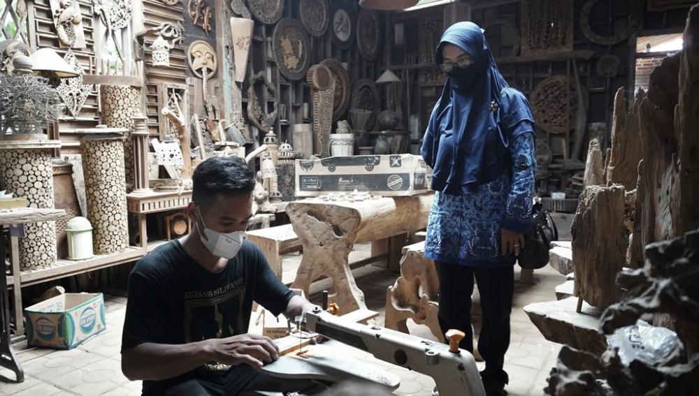 Perbanyak Ahli Kerajinan, Disnaker Batang  Gelar Pelatihan Pengolahan Limbah Kayu