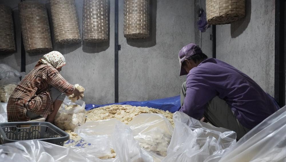 MASUKKAN EMPING KERING ke PLASTIK