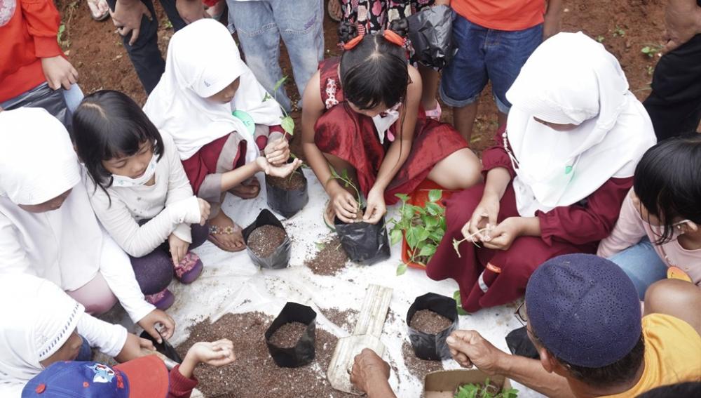 Desa Mandarin Batang Mengenalkan Pentingnya Edukasi Alam Bagi Anak