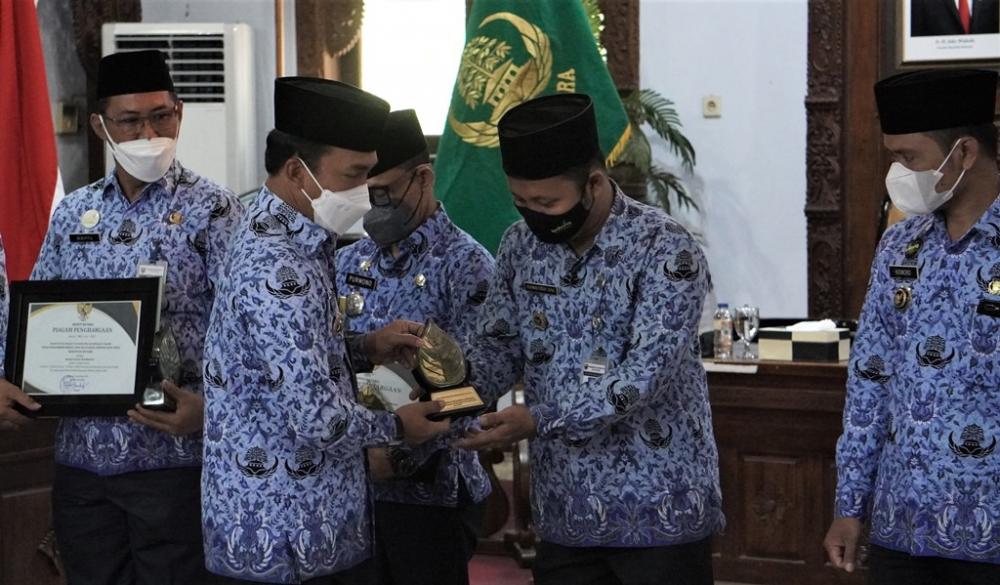 PENGHARGAAN BADAN PUBLIK PEMERINTAH DESA 