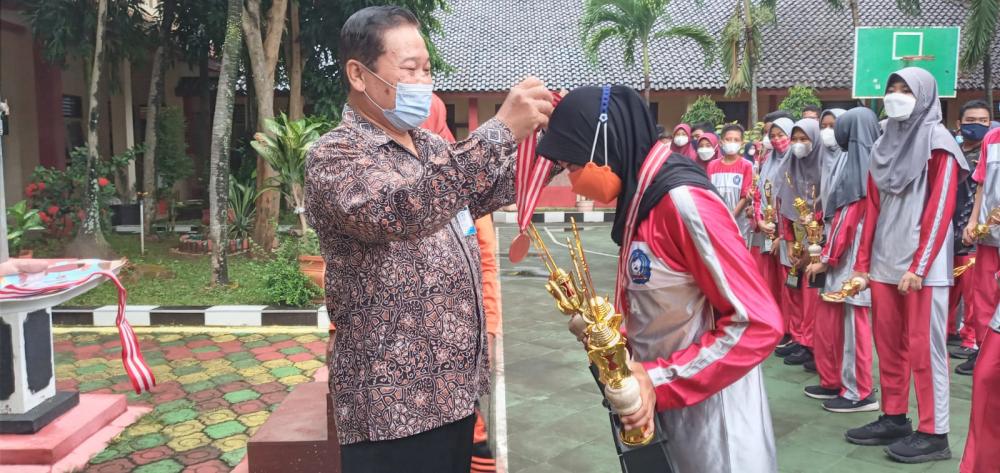 SMP 3 Batang Kembali Raih Juara Umum Popda