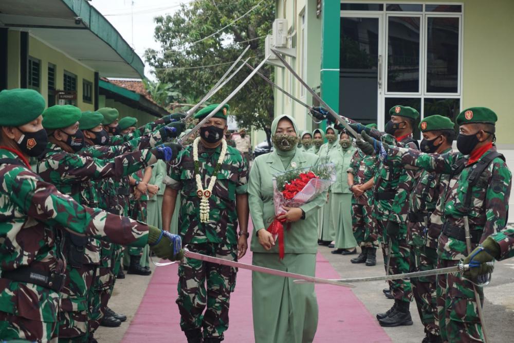 Perdana, Pedang Pora Iringi Wisuda Purnawirawan Kodim Batang