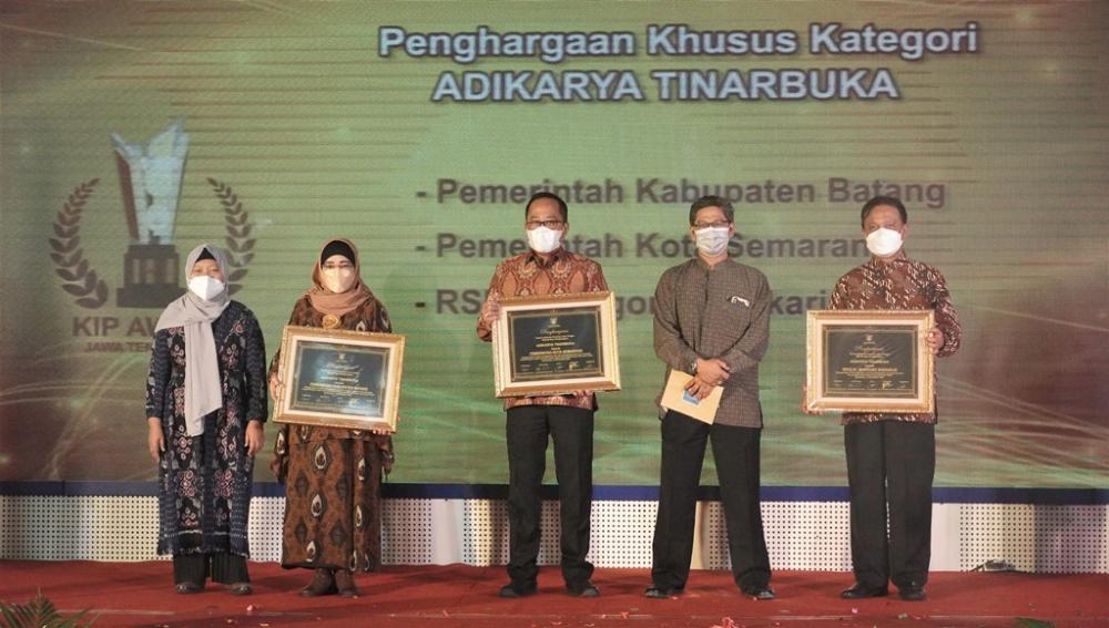Pemkab Batang Dapatkan Penghargaan Khusus ADIKARYA TINARBUKA