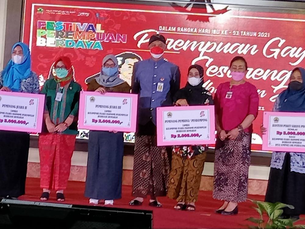 Toko Bahasa Raih Juara Festival Perempuan Berdaya