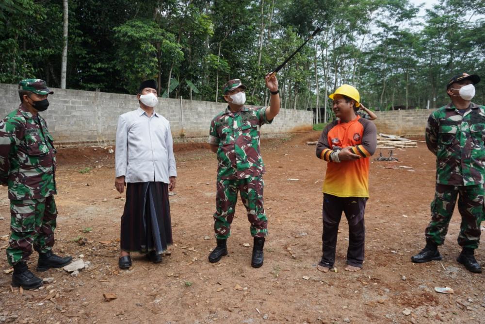 Dandim Batang Tinjau Pelaksanaan Karya Bakti di Wilayah