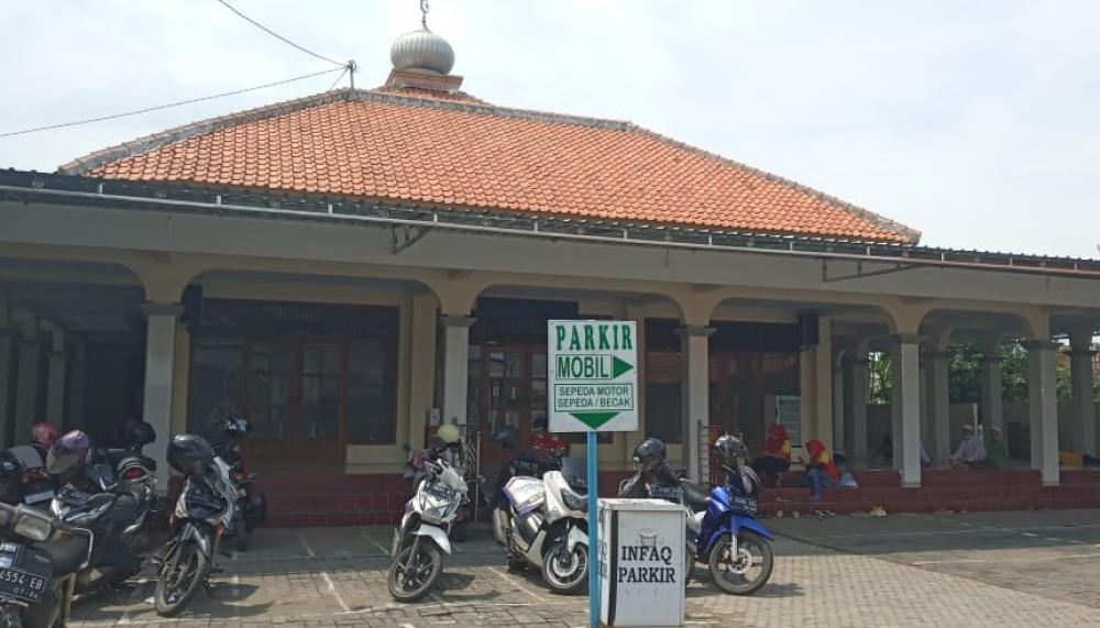 Jemaat Gereja Diizinkan Parkir di Halaman Masjid