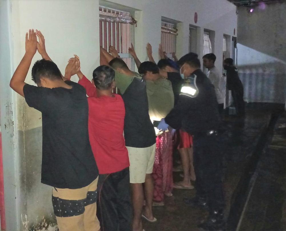 Jelang Nataru, Petugas Lapas Batang Sidak Kamar WBP