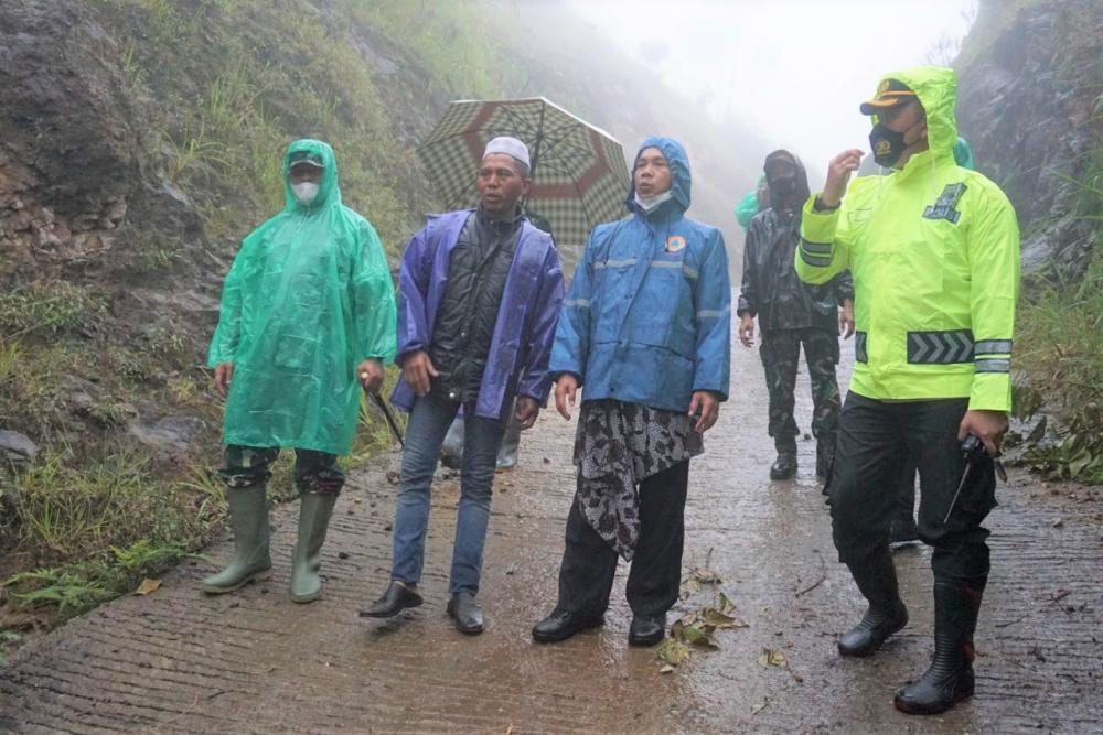 Kunjungi Lokasi Tanah Longsor, Bupati Batang Siapkan Strategi
