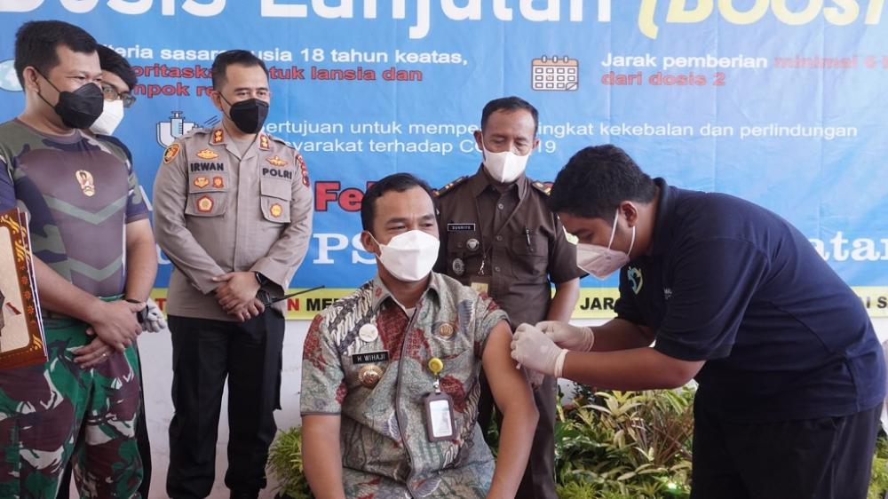 BUPATI BATANG AWALI VAKSINASI LANJUTAN