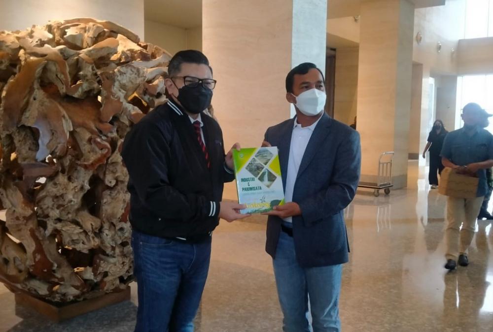 Bupati Batang: Media Berita Online Harus Bisa Membaca Suasana Kebatinan Rakyat dan Negara 