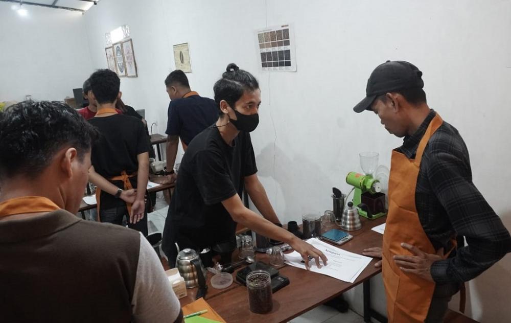 PELATIHAN BARISTA CLASS MANUAL BREW
