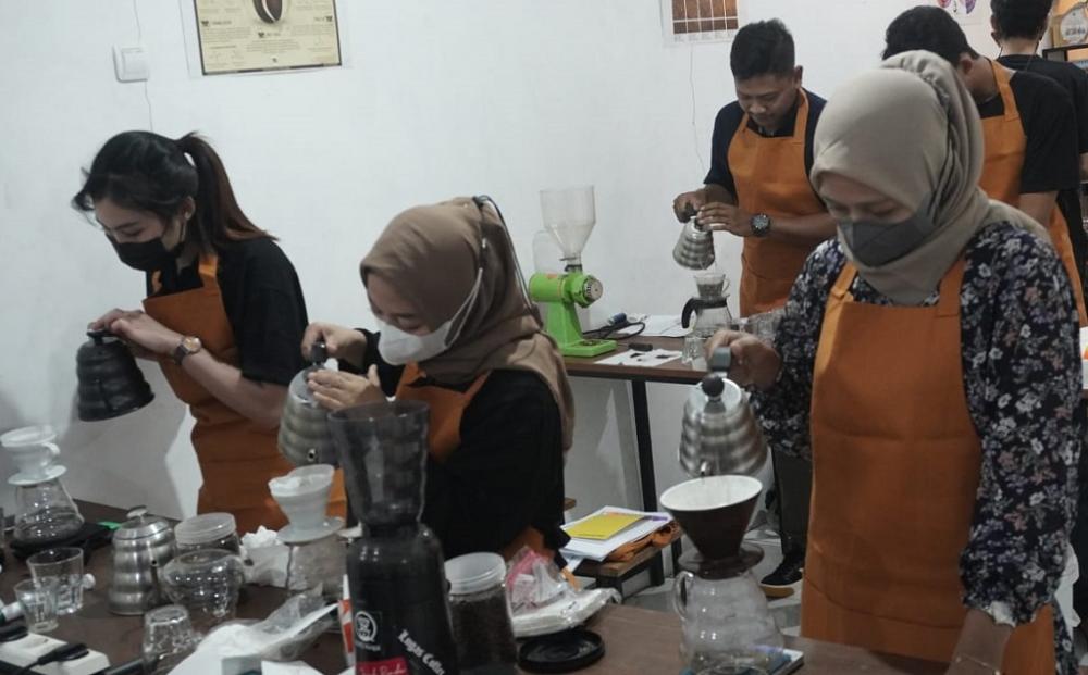 PELATIHAN BARISTA CLASS MANUAL BREW