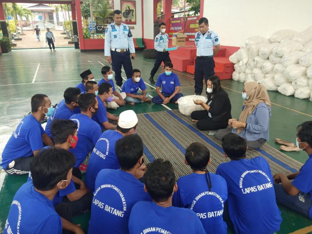 Tambah Keterampilan, WBP Lapas Batang Dilatih Packing Cotton Buds