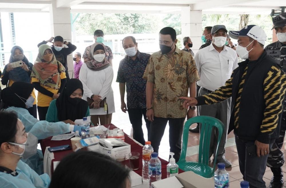 KUNJUNGI VAKSINASI MASSAL 