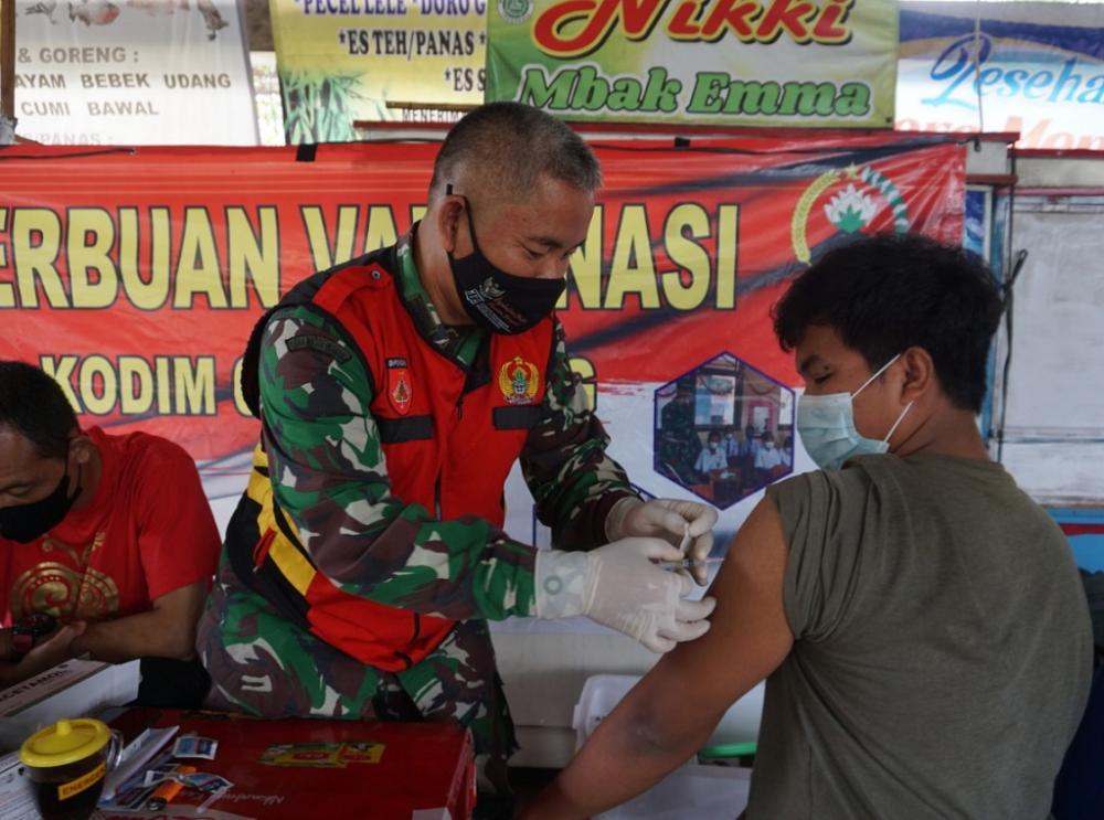 Kodim Batang Gelar Vaksinasi Massal di Sarana Publik