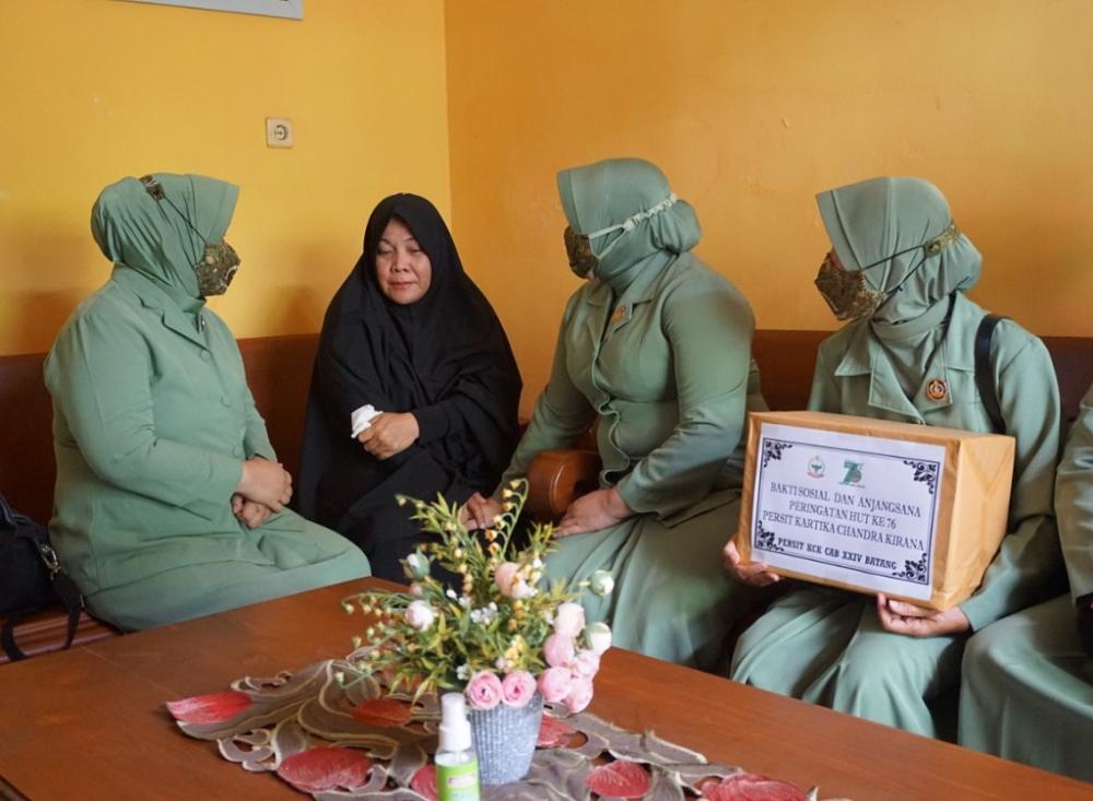 Ketua Persit Batang Anjangsana Penderita Leukimia