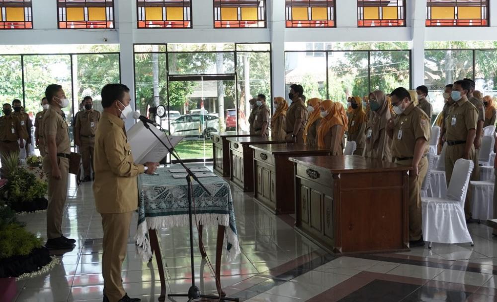 Bupati Batang Lantik 61 Pejabat Fungsional Serta Serahkan 26 SK CPNS