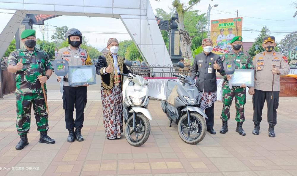 Hari Jadi Ke-56 Pemkab Batang Berikan Penghargaan Kaum Milenial dan Aparat TNI Polri 