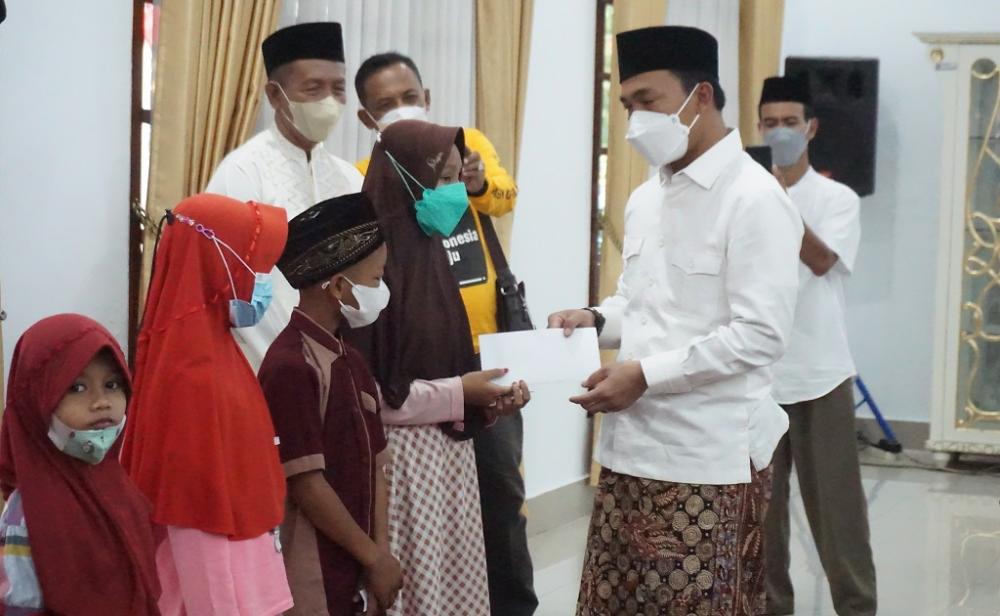 SANTUNAN 1.500 ANAK YATIM PIATU