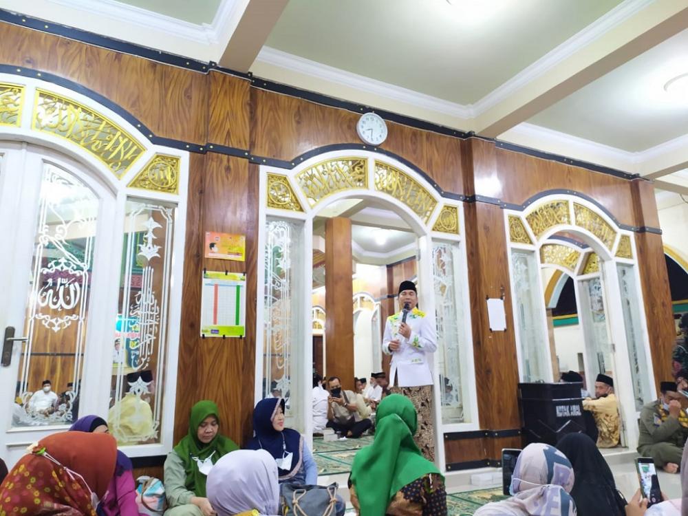 Bupati Batang Apresiasi Kepatuhan Pajak Warga Kemiri Timur