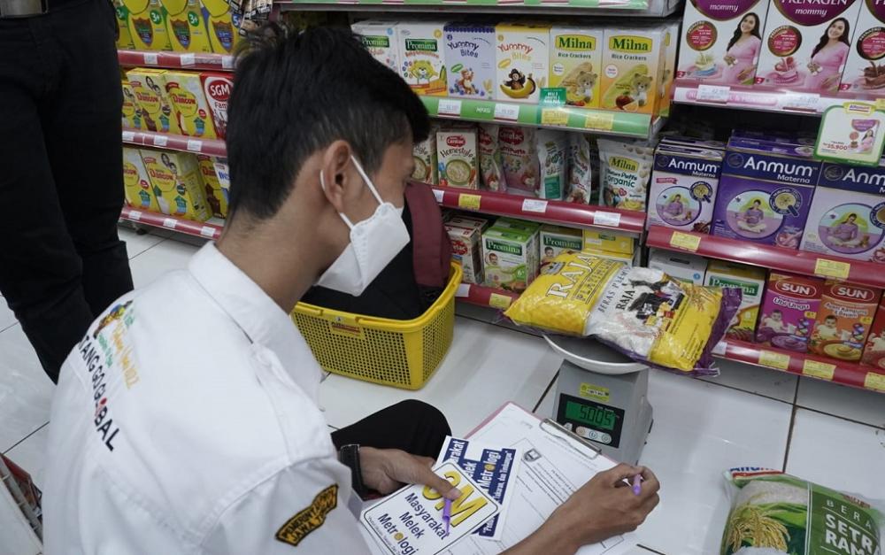 MENIMBANG BERAS di MINIMARKET