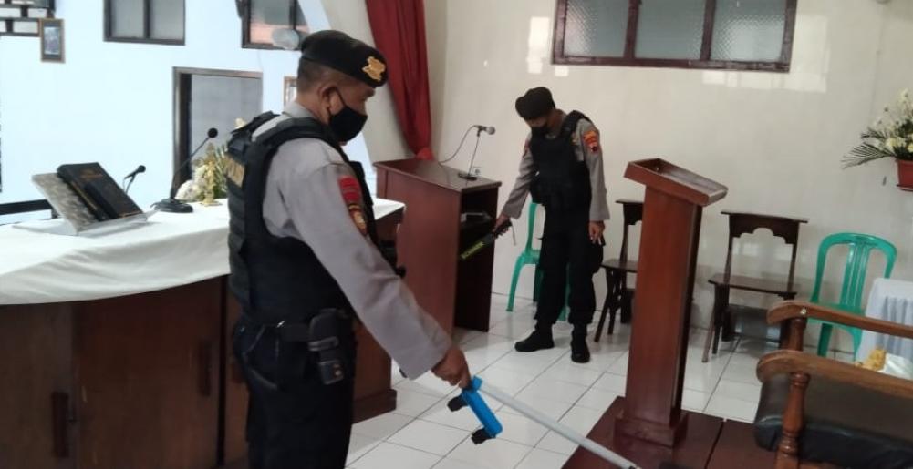 Pastikan Keamanan Paskah, Polres Batang Sterilisasi Gereja