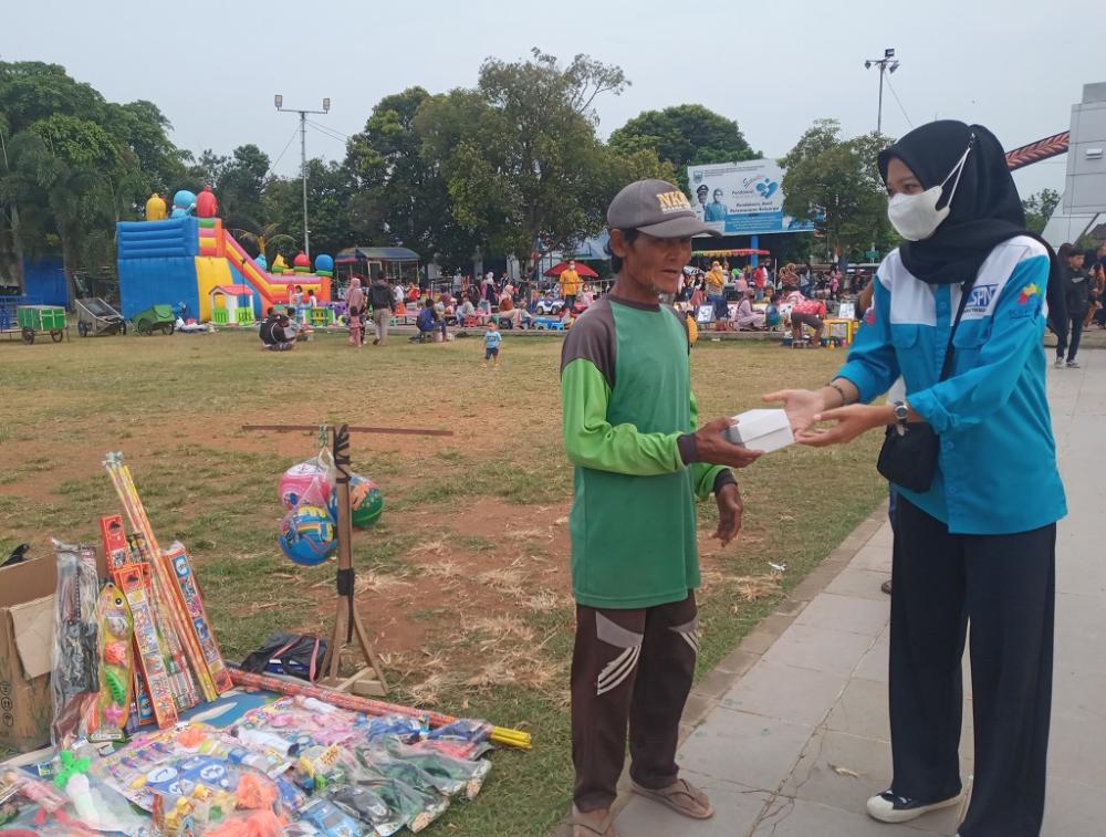 SPN dan Komunitas Bagikan Takjil, Wujud Kebersamaan