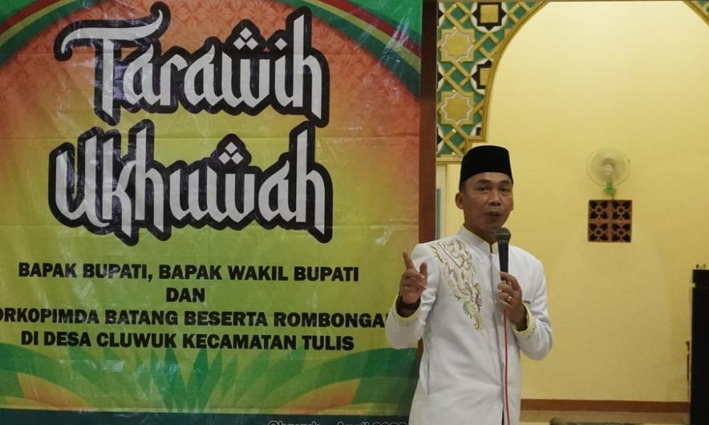 Bupati Batang Berikan Bantuan Ratusan Juta Untuk Warganya 