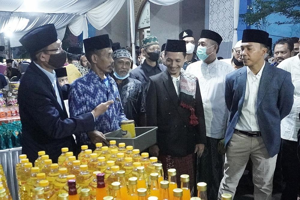 PDM Batang Bagikan 170 Sembako Gratis Pada Pasar Subuh