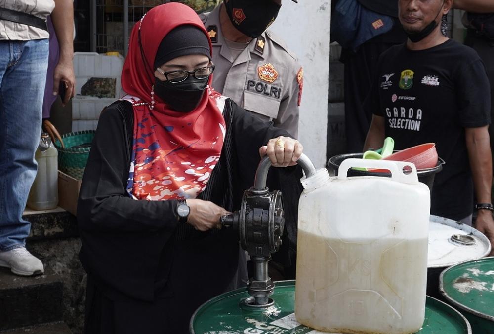 TINJAU KETERSEDIAN MINYAK GORENG