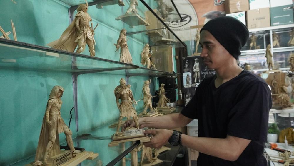 DISPLAY ACTION FIGURE