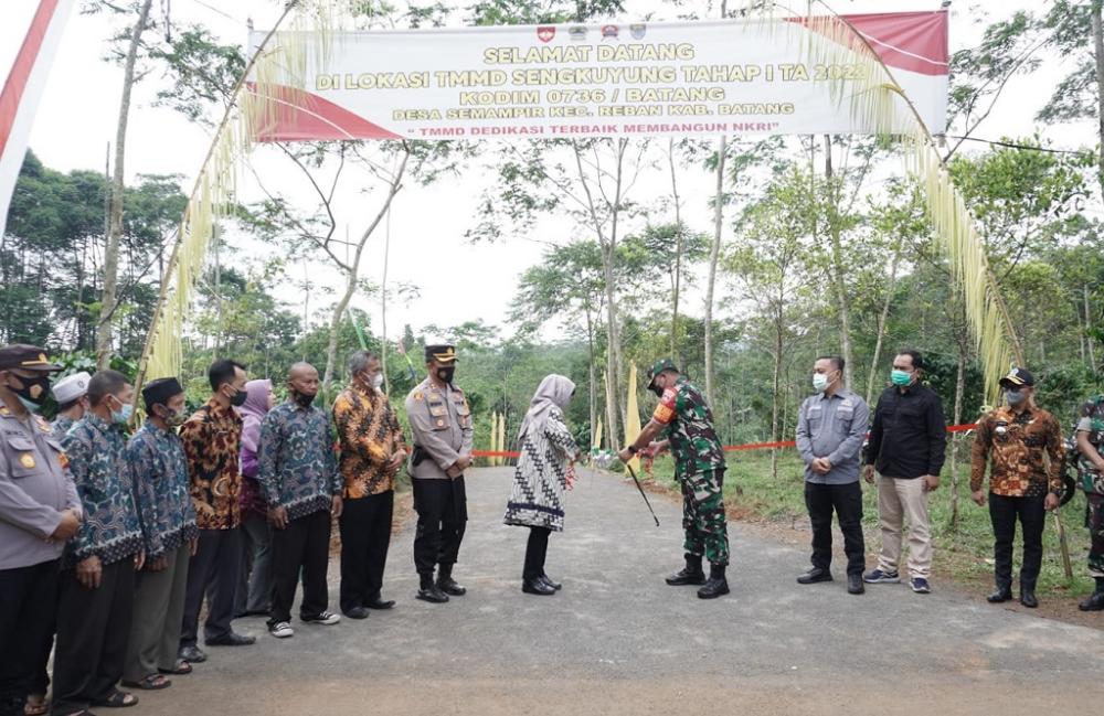 Selesai Tepat Waktu, TMMD Sengkuyung Desa Semampir Batang Resmi Ditutup