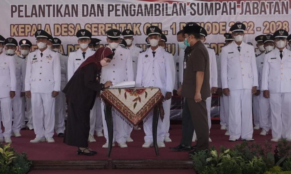 Pj Bupati Batang Lantik 34 Kades Terpilih Tahap 1