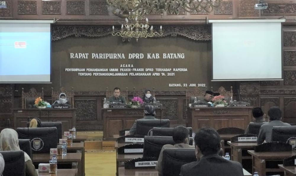 DPRD Batang Sampaikan Pandangan Umum Fraksi Terhadap Penanggung Jawaban Pelaksanaan APBD 2021