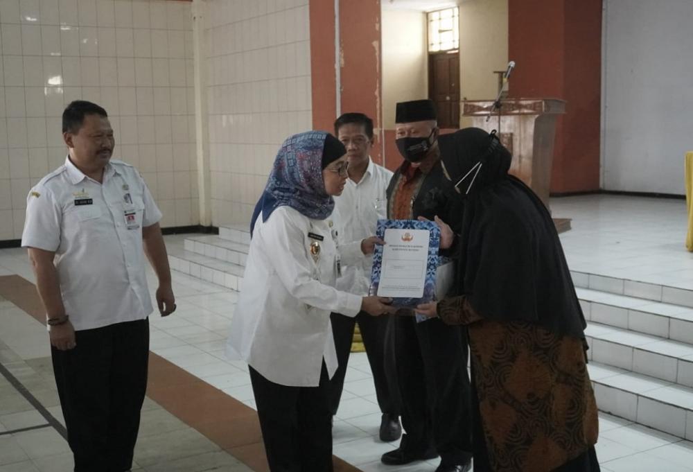 PENYERAHAN TALI ASIH KORPRI BATANG