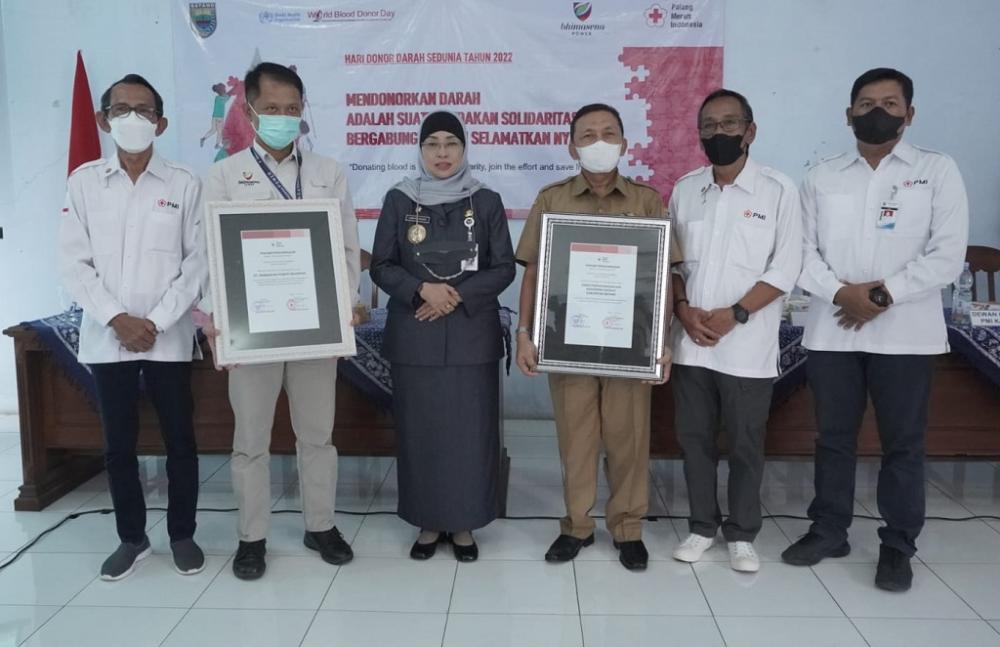 Disperpuska Batang dan PT. BPI Bantu PMI Mencari Pendonor Darah Hingga Pelosok Desa