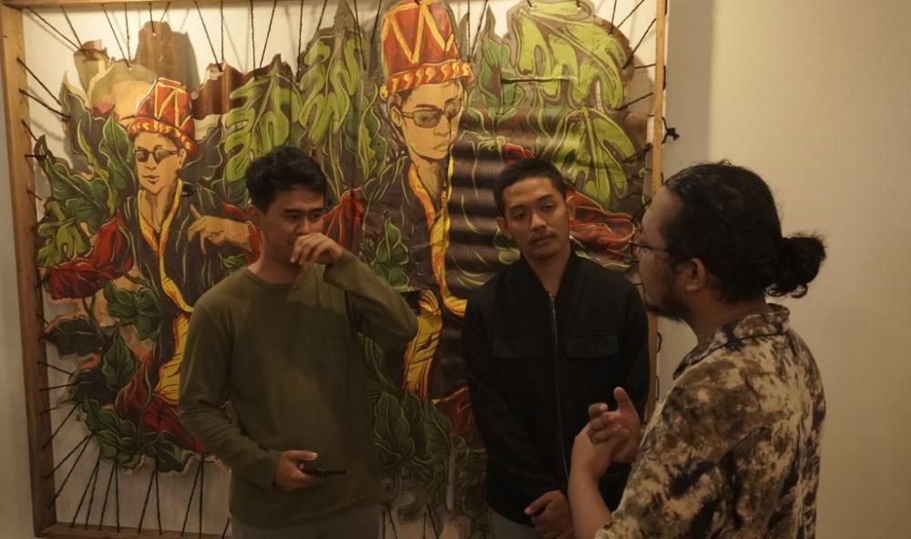 Dua Pemuda Asli Batang Pamerkan Lukisan Aktivitas Pesisir