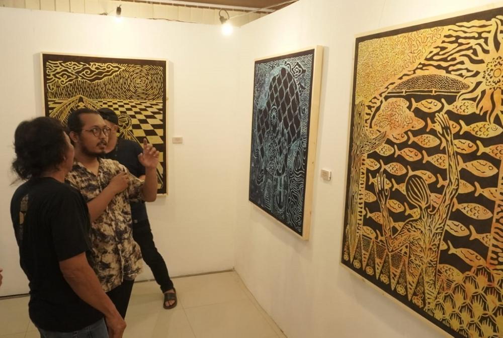 LUKISAN GAMBARKAN AKTIVITAS PESISIR BATANG