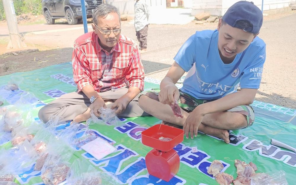 PEMBAGIAN DAGING KURBAN