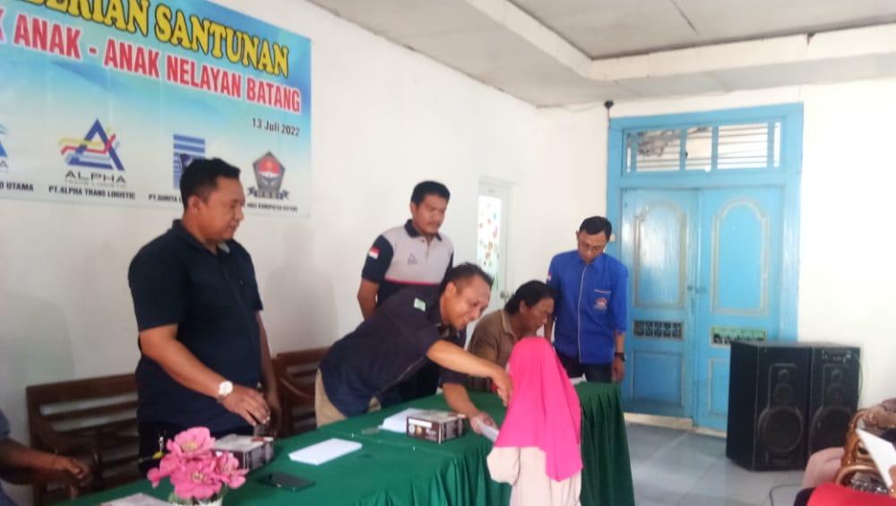 Tahun Ajaran Baru, PT Aquila Berikan Santunan Anak Nelayan di Batang