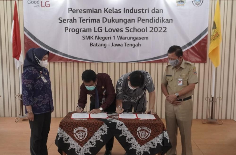 PROGRAM LOVES SCHOOL